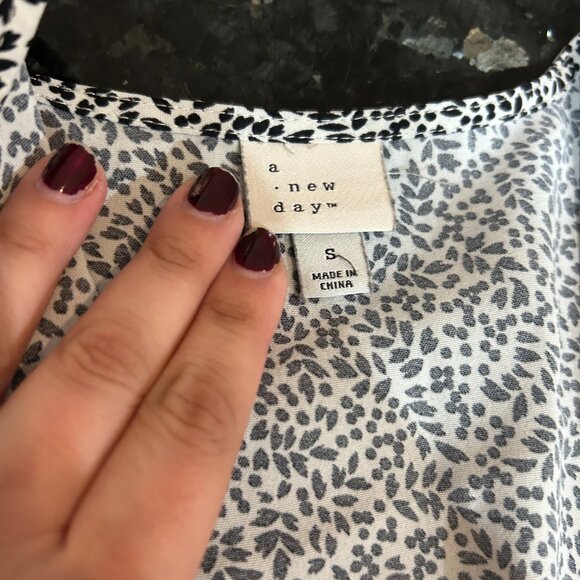 A New Day Dressy Top - Small - Pre-owned Condition - Picture 5 of 7
